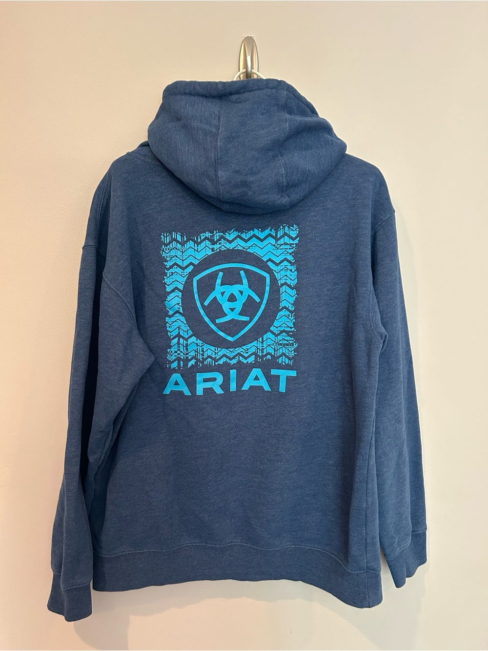 Men’s Ariat Dark Blue Hoodie with Bright blue Logo. Size M